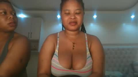Snapshot of queen_kikih chatting on 05.19.26 Queen kikih online show from 05.19.26