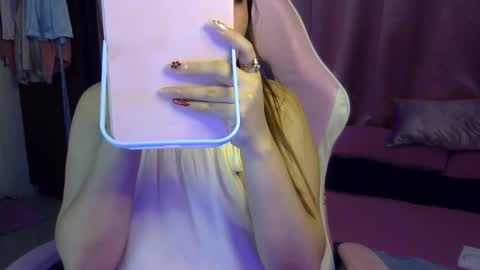 QueenHennessy online show from 02.23.25