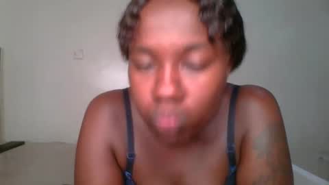 queen_mira online show from 09.10.25