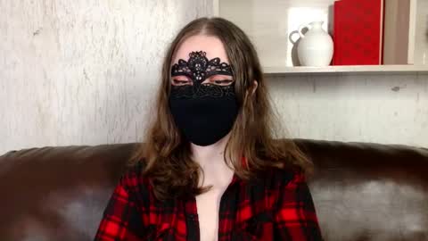 Snapshot of queen_nora chatting on 04.28.26 Nora online show from 04.28.26