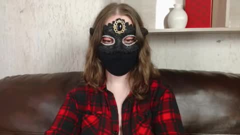 Snapshot of queen_nora chatting on 05.16.26 Nora online show from 05.16.26