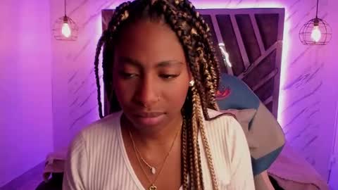 Snapshot of queen_perla_ chatting on 12.20.24 online show from 12.20.24