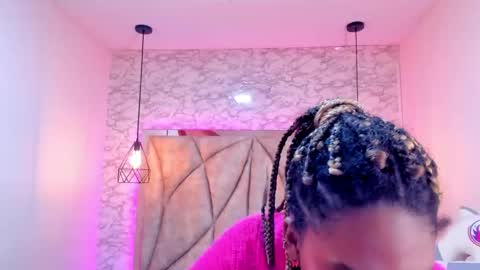 Snapshot of queen_perla_ chatting on 01.09.25 online show from 01.09.25