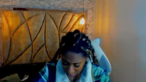 Snapshot of queen_perla_ chatting on 01.17.25 online show from 01.17.25
