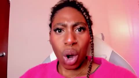 Snapshot of queen_perla_ chatting on 01.22.25 online show from 01.22.25