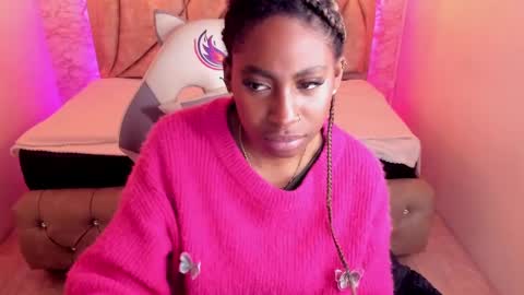 Snapshot of queen_perla_ chatting on 01.22.25 online show from 01.22.25