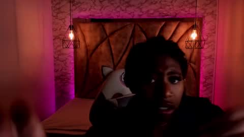 Snapshot of queen_perla_ chatting on 01.23.25 online show from 01.23.25