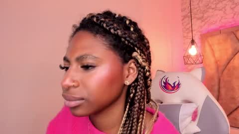 Snapshot of queen_perla_ chatting on 01.27.25 online show from 01.27.25