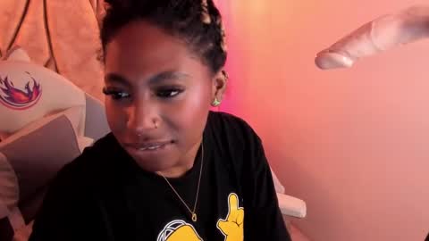 Snapshot of queen_perla_ chatting on 01.29.25 online show from 01.29.25