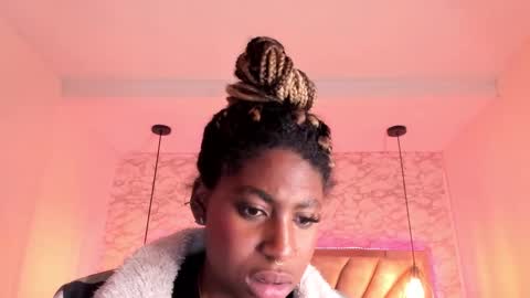 Snapshot of queen_perla_ chatting on 01.30.25 online show from 01.30.25