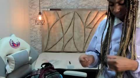 Snapshot of queen_perla_ chatting on 02.16.25 online show from 02.16.25