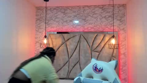 Snapshot of queen_perla_ chatting on 02.22.25 online show from 02.22.25