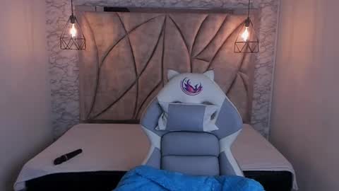 Snapshot of queen_perla_ chatting on 02.27.25 online show from 02.27.25