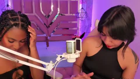 Snapshot of queen_perla_ chatting on 03.01.25 online show from 03.01.25