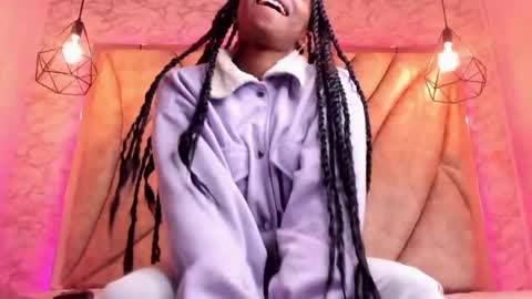 Snapshot of queen_perla_ chatting on 03.04.25 online show from 03.04.25