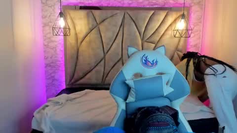 Snapshot of queen_perla_ chatting on 03.07.25 online show from 03.07.25