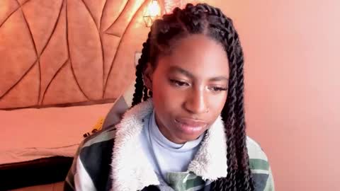 Snapshot of queen_perla_ chatting on 03.12.25 online show from 03.12.25