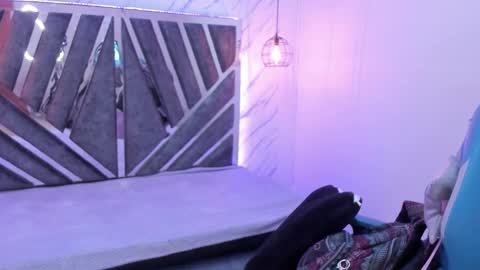 Snapshot of queen_perla_ chatting on 09.10.25 online show from 09.10.25