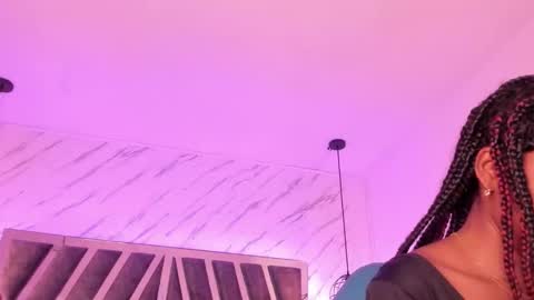 Snapshot of queen_perla_ chatting on 09.12.25 online show from 09.12.25