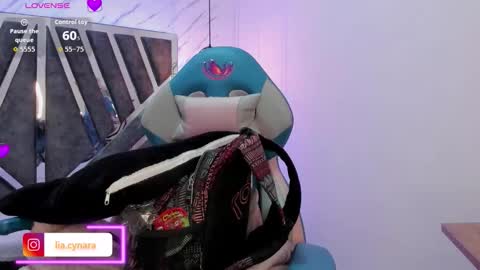 Snapshot of queen_perla_ chatting on 09.16.25 online show from 09.16.25