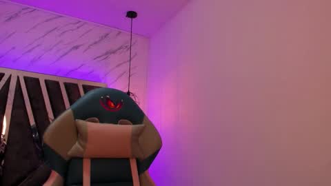 Snapshot of queen_perla_ chatting on 09.18.25 online show from 09.18.25