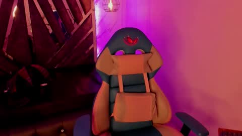 Snapshot of queen_perla_ chatting on 09.19.25 online show from 09.19.25