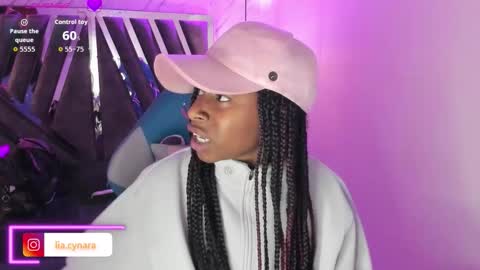 Snapshot of queen_perla_ chatting on 09.30.25 online show from 09.30.25