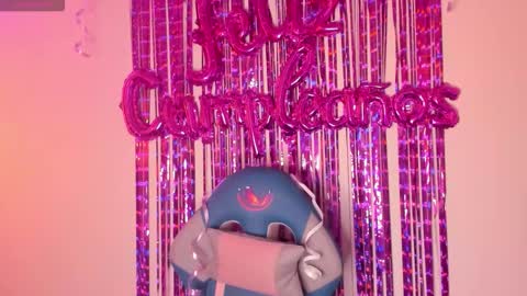 Snapshot of queen_perla_ chatting on 10.18.25 online show from 10.18.25