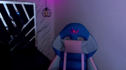 Snapshot of queen_perla_ chatting on 10.23.25 online show from 10.23.25