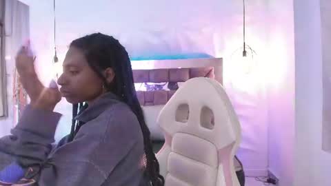Snapshot of queen_perla_ chatting on 06.12.26 online show from 06.12.26