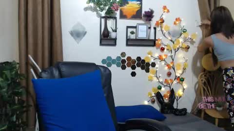 Snapshot of queen_vanner chatting on 11.17.25 queen_vanner online show from 11.17.25