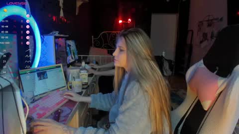 Snapshot of queenafina chatting on 05.25.26 Kim online show from 05.25.26