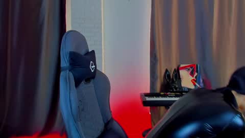 Snapshot of queenaliss chatting on 02.19.25 Your world and the universe Aliss online show from 02.19.25