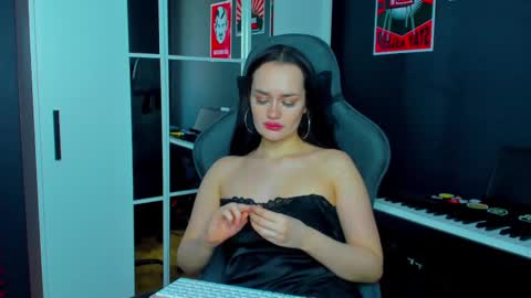 Snapshot of queenaliss chatting on 02.23.25 Your world and the universe Aliss online show from 02.23.25