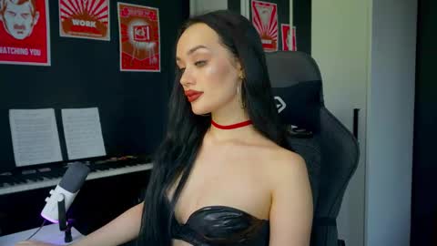 Snapshot of queenaliss chatting on 09.20.25 Your world and the universe Aliss online show from 09.20.25