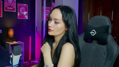 Snapshot of queenaliss chatting on 10.26.25 Your world and the universe Aliss online show from 10.26.25