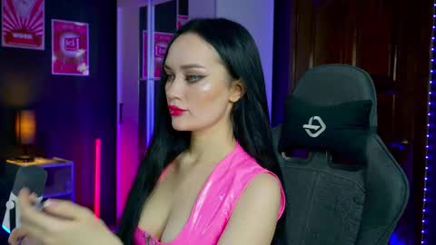 Snapshot of queenaliss chatting on 10.27.25 Your world and the universe Aliss online show from 10.27.25