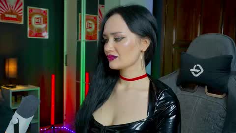 Snapshot of queenaliss chatting on 11.01.25 Your world and the universe Aliss online show from 11.01.25