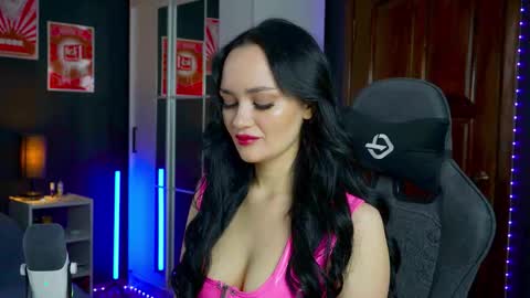 Snapshot of queenaliss chatting on 11.08.25 Your world and the universe Aliss online show from 11.08.25