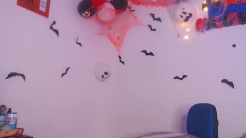 Snapshot of queenalya_ chatting on 10.26.25 Ahlya online show from 10.26.25