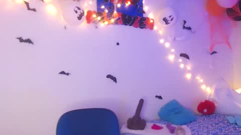 Snapshot of queenalya_ chatting on 10.31.25 Ahlya online show from 10.31.25