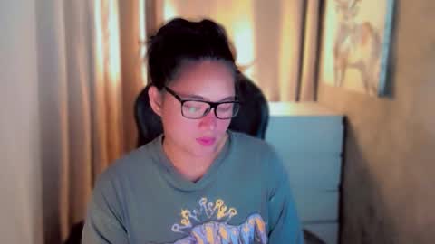 Snapshot of queenarthalia chatting on 09.29.25 ARTHA online show from 09.29.25