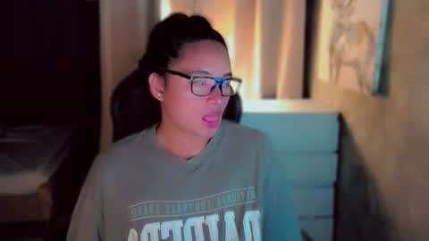 Snapshot of queenarthalia chatting on 10.11.25 ARTHA online show from 10.11.25