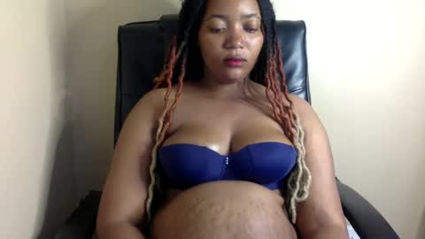 Snapshot of queenbebony2 chatting on 12.11.24 Queenbebony2 online show from 12.11.24