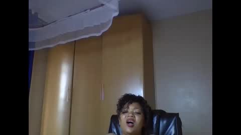 Snapshot of queenbebony2 chatting on 04.30.26 Queenbebony2 online show from 04.30.26