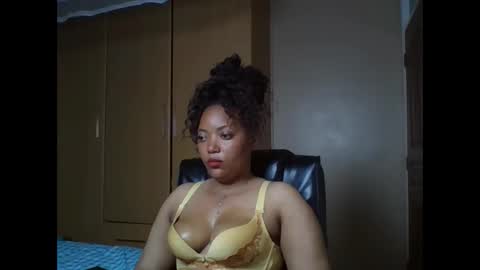 Snapshot of queenbebony2 chatting on 05.06.26 Queenbebony2 online show from 05.06.26