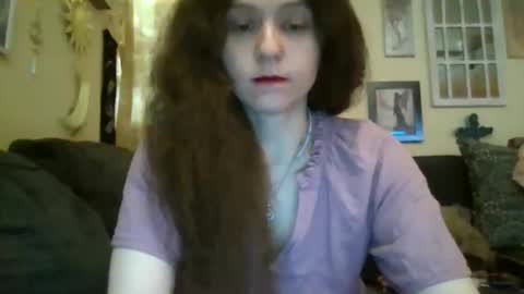 Snapshot of queencrimsonlvx chatting on 04.12.26 queencrimsonlvx online show from 04.12.26