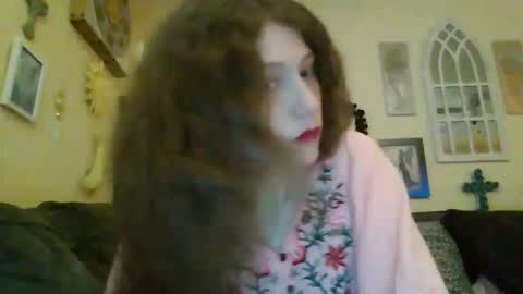 Snapshot of queencrimsonlvx chatting on 04.20.26 queencrimsonlvx online show from 04.20.26