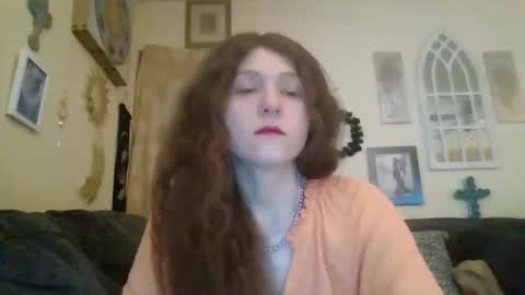 Snapshot of queencrimsonlvx chatting on 04.24.26 queencrimsonlvx online show from 04.24.26
