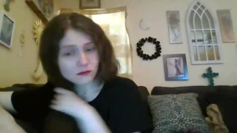Snapshot of queencrimsonlvx chatting on 04.25.26 queencrimsonlvx online show from 04.25.26